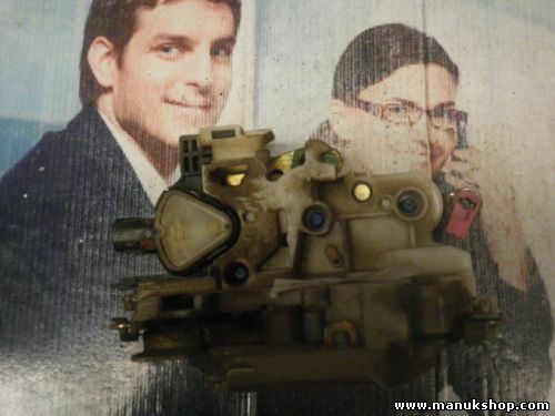  Cerradura puerta trasera izquierda Nissan PickUp TD21 1988–1996