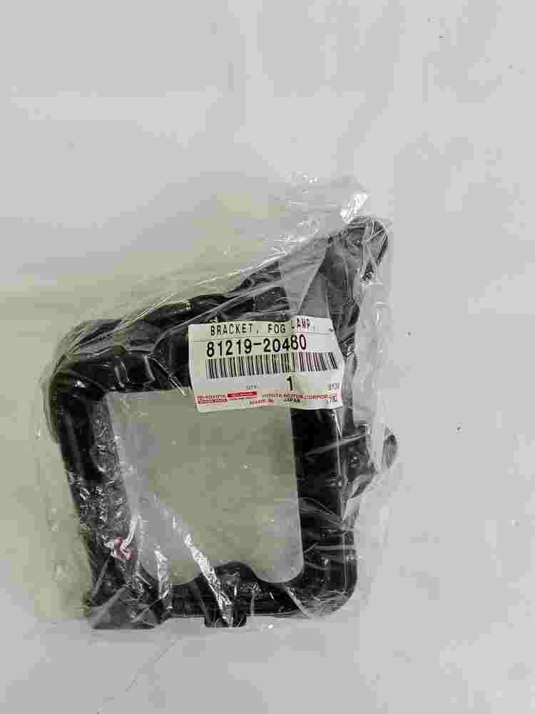 Bracket Fog Lamp  Toyota Celica RH 8121920480 81219-20480