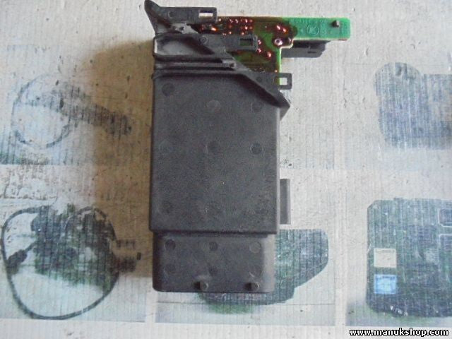 Centralita elevalunas delantero derecho Skoda Octavia 101448203 05076520