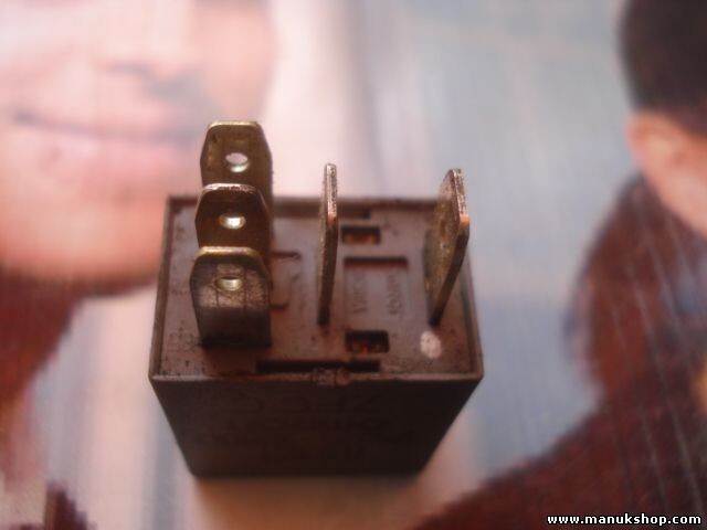 Hyundai OMRON / 95225-3B500 952253B500 9 522 53B 500 relè