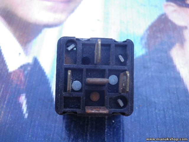 Porsche 924S BOSCH 0332015001 0 332 015 001 12V 2x15A