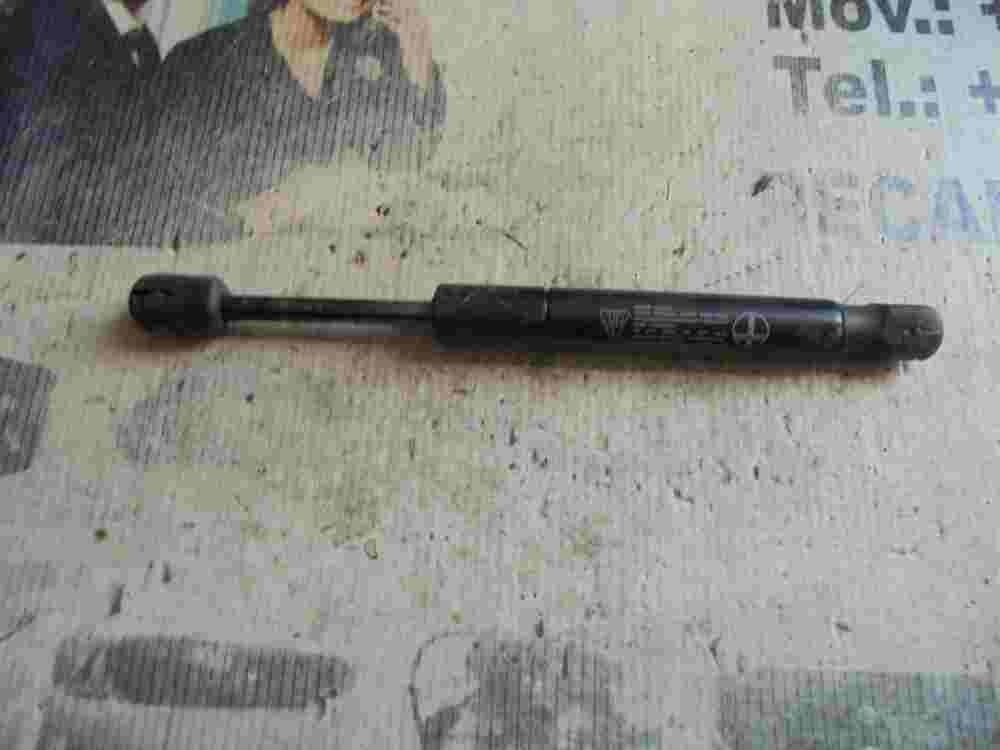 Portón Trasero amortiguador Porsche Cayenne Año 2008 3.6 Audi Q7 VW 7L5845587B