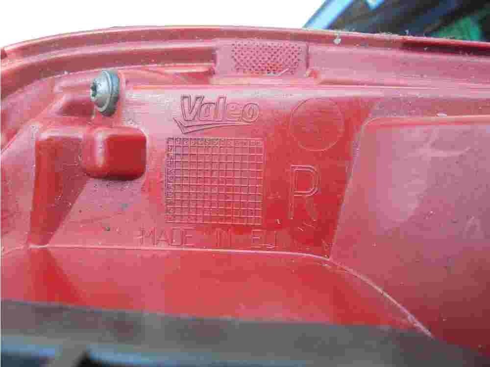 Pilotos trasero derecho VW Touareg 7P VALEO 90009877 R