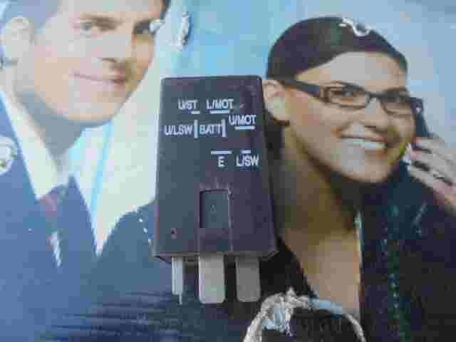 Modulo de Cerradura de la puerta Mitsubishi Carisma MR228120 72TM202 12V PA6GF30