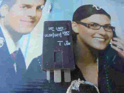 Modulo de Cerradura de la puerta Mitsubishi Carisma MR228120 72TM202 12V PA6GF30