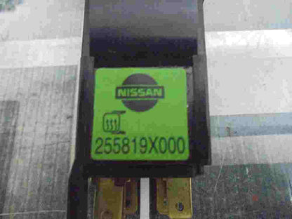 Interruptor Luneta Trasera Desempañador Nissan Atleon 255819X000