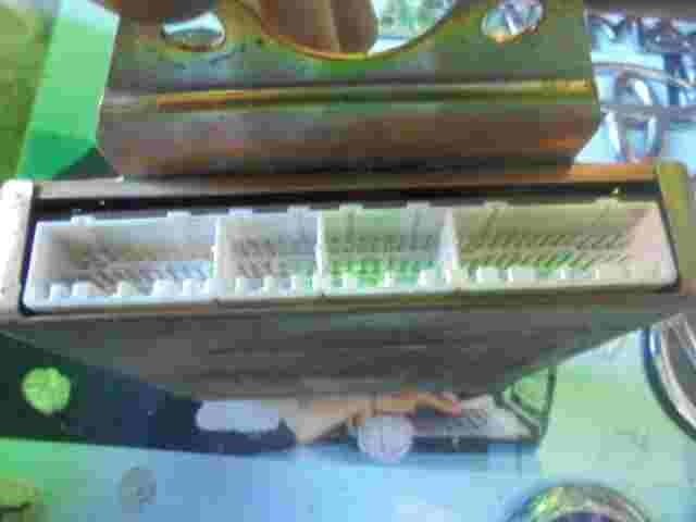 Centralita  Mitsubishi Carisma 1.8 1995-1999 MD322387 E2T63277