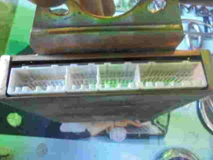 Centralita  Mitsubishi Carisma 1.8 1995-1999 MD322387 E2T63277