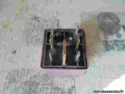 Relé  Opel Frontera GM 90464742 90 464 742 BOSCH 0281003011 0 281 003 011