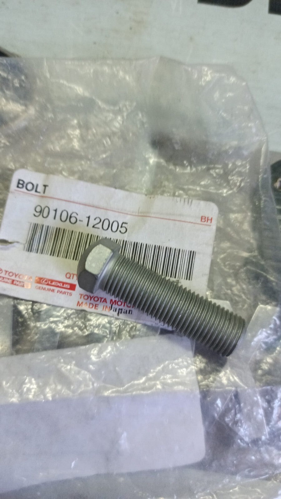 Bolt  Toyota Land Cruiser Prado Lexus LX 450 9010612005 90106-12005