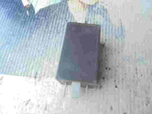 Controller di chiusura centralizzato Volvo 440 471931 72TN200 UH2 12V PA6GF30