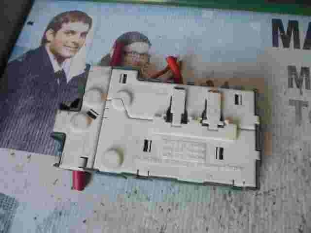 Caja de fusibles BMW 5 E39 E38 18180 61138367768 61.13-8 367 768 PA6-GF-GK30