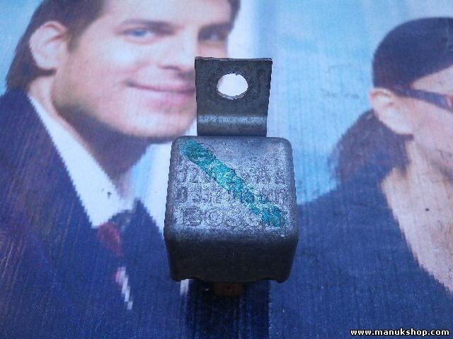 Porsche 924S BOSCH 0332015001 0 332 015 001 12V 2x15A