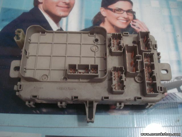 Caja de fusibles Rover 400 YQE000070