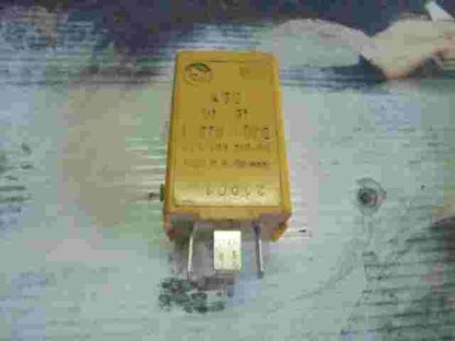 Relé BMW E34 518i E32 730i 1378525 61311378525 KGS Hella 8JA00521900