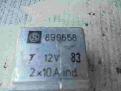 Relé  BMW E30 1373913 1 373 913 899658 89 96 58 12V