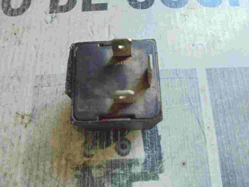 Relé SUZUKI ITJS/3-12 NAGARES 3861085C00 38610-85C00