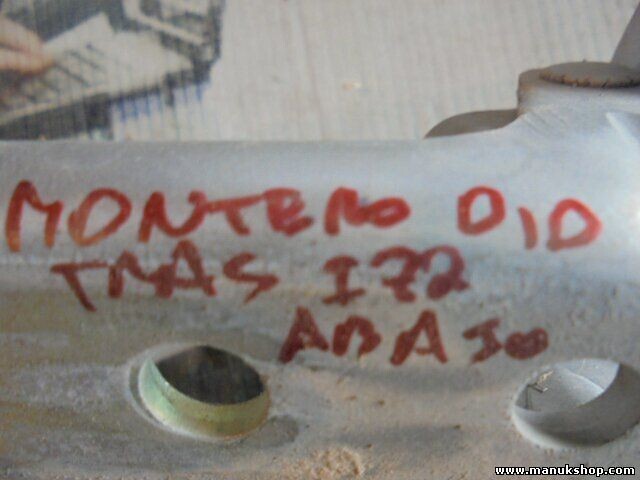 Bisagra de la puerta trasera izquierda abajo Mitsubishi Montero DID