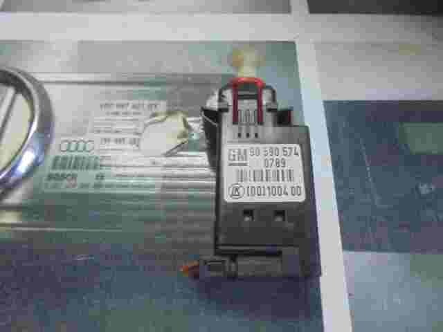 Interruptor de emergencia warning Opel Astra G 90590574