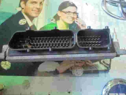 Centralita Skoda Octavia 1.9tdi 038906018BC 28SA3489 BOSCH 0281001755