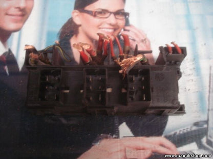 Caja de fusibles Audi A3 A4 A6 VW Passat 3B Golf Superb 3U 8L0941822A 896083000