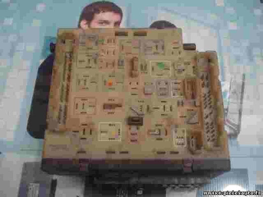 Caja de fusibles de relé  Ford Escort 94AG14A073AB