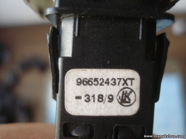 Interruptor del cierre centralizado Peugeot 5008 96652437XT 10/2009