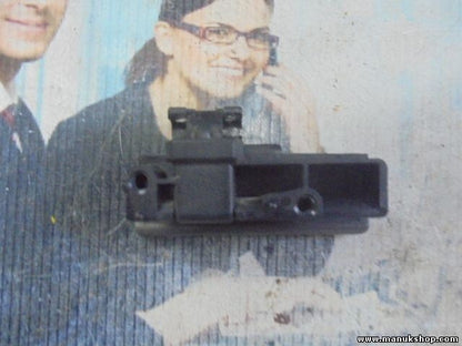 Guantera castillo Nissan Pick-up II D21 2.4 4WD 68520VJ200 68520 VJ200