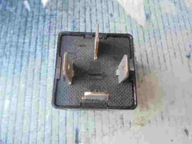 Relé del ventilador del radiador Audi Q7 TT Touareg 8K0951253 V23136B6X Nr.643