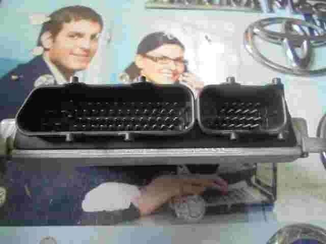 Centralita Audi A3 1.8 BENZINA V01 06A906018CD 26SA6115 BOSCH 0261204993