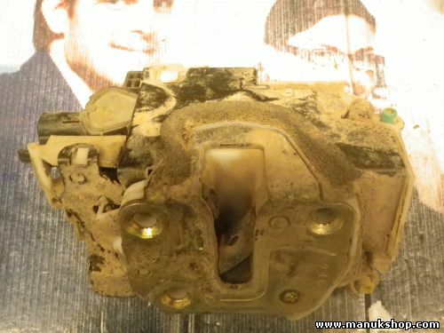  Cerradura puerta delantera derecha Nissan PickUp TD21 1988–1996