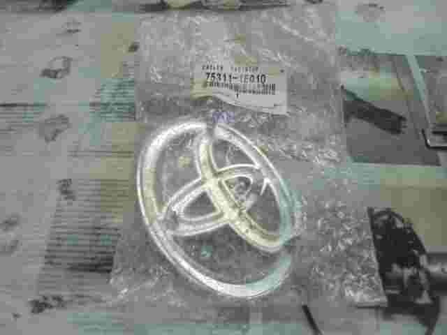 Emblema  Toyota RAV 4 Corolla E110 E11 753111E010 75311-1E010