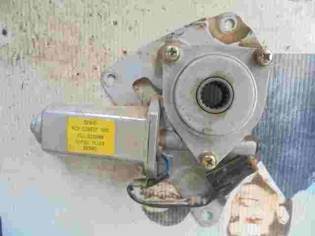 Motore alzacristalli posteriore sinistro Nissan Patrol Station 8273106J00 MMR...