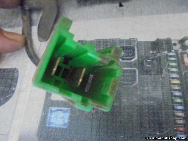  Cerradura del portón trasero Nissan PickUp TD21 1988–1996