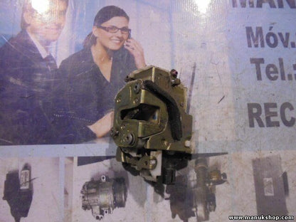  Cerradura puerta delantera izquierda  Nissan PickUp TD21 1988–1996