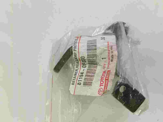 Retainer Headlamp Protector Upper LH  Toyota 811940F030 81194-0F030