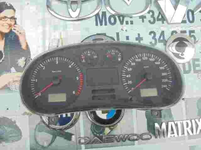 Cuadro de instrumentos Seat Leon W01M0920800C  1M0920800C VDO 110080012004
