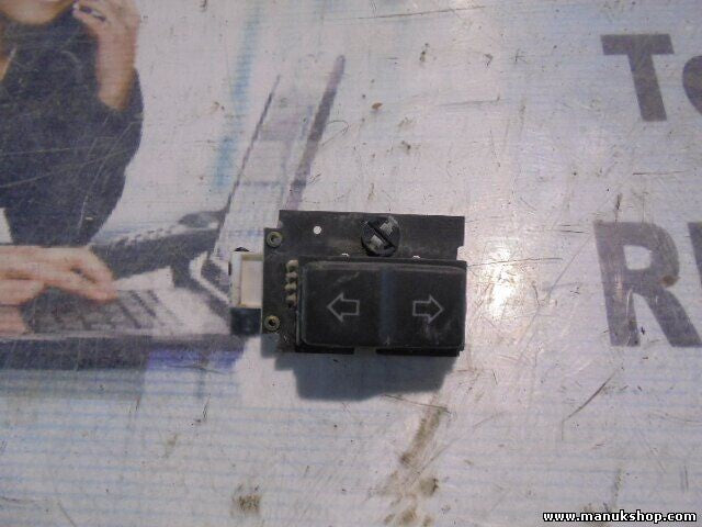 mando botonera elevaluas Range Rover P38 YUF101570 B00713 ISS 01