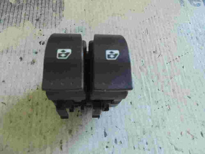 mando botonera elevalunas Renault Trafic Opel Vivaro Nissan 315034A