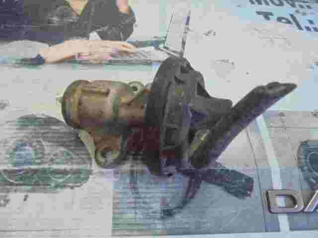 Válvula EGR Volkswagen Bora Caddy II Seat Ibiza III 038131501C Pierburg 72247702