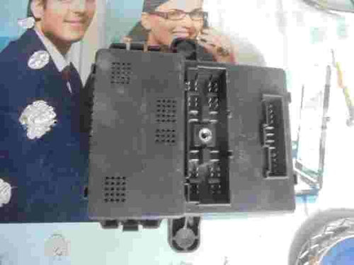 Caja de fusibles SsangYong Rodius EDX 8232021030 82320-21030