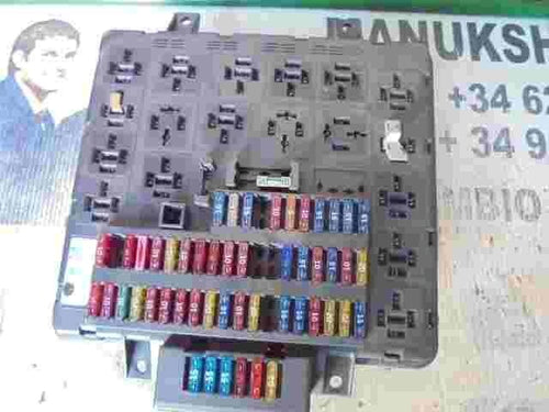 Caja de fusibles de relé Renault 5010516886B 5010516886/B