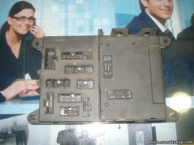 Caja de fusibles Land Rover Freelander 518665104 YQE 102930 YQE102930