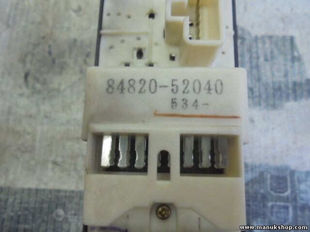 mando botonera elevalunas Toyota Yaris Verso 8482052040 84820-52040