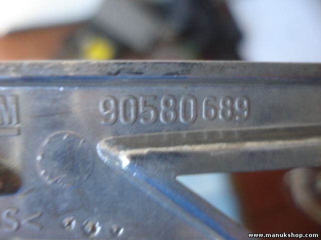 Emblema delantero Opel Zafira-A 90580689