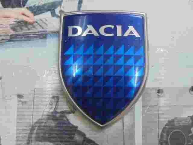 Emblema delantero Dacia Logan