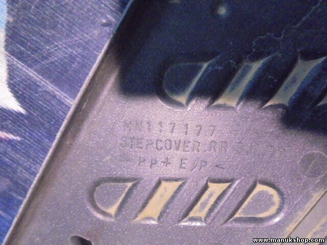 Cubierta del parachoques trasero Mitsubishi Pajero 2000-2006 MN117177