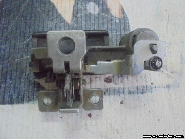 Guanto castello Nissan Terrano II R20 685000F000 LH 685000F000LH 68500-0F000