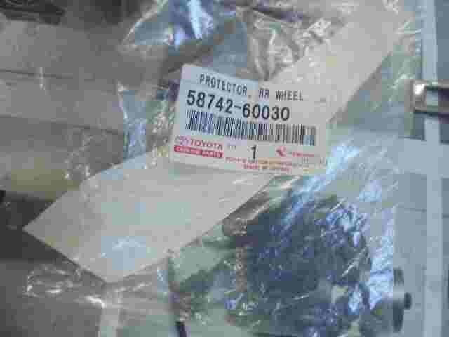 Protector Rear Wheel   Toyota Land Cruiser 5874260030 58742-60030