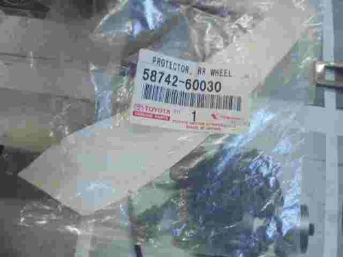 Protector Rear Wheel   Toyota Land Cruiser 5874260030 58742-60030